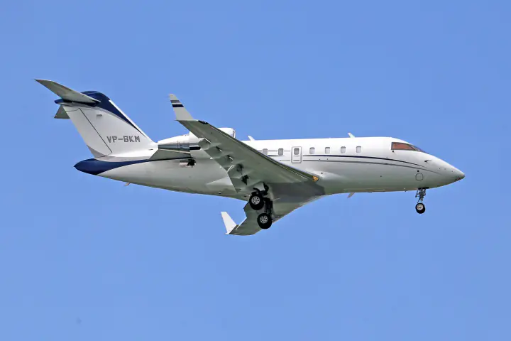 Bombardier Challenger заходит на посадку